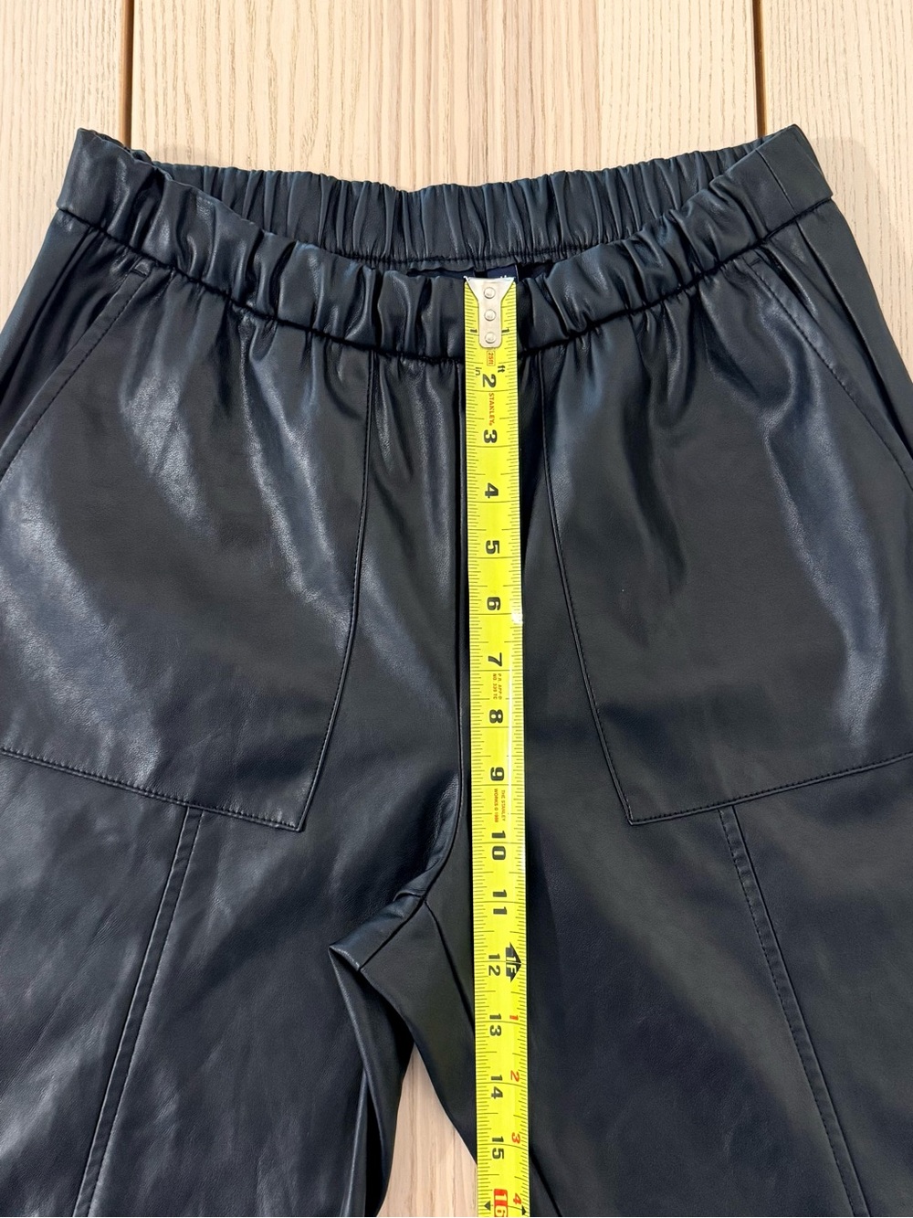 GAP Faux Leather Pull On Pants Womens M Black Tapered Ankle Vegan Leather - Picture 9 of 10